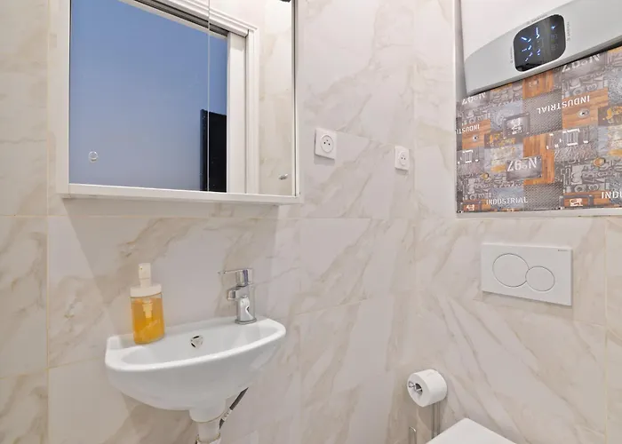 2 Bedroom Ile Saint-louis With Free Netflix *